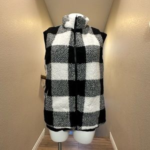 Woman’s Plush Buffalo Plaid Vest XL